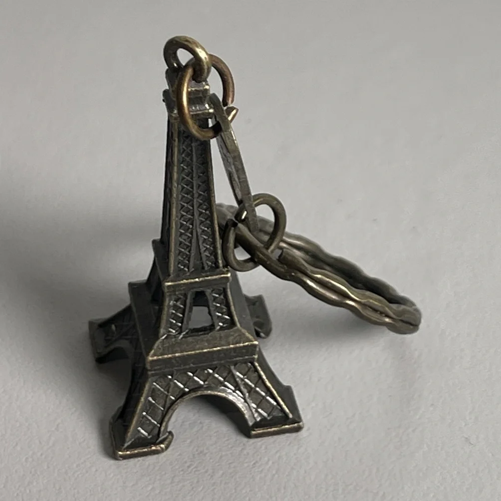 *NWT Eiffel Tower Metal Paris Key Chain